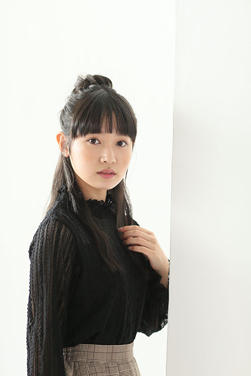 セントラルジャパン、名古屋 Ladies 1に所属する、鈴木ゆうゆの片手黒服画像。